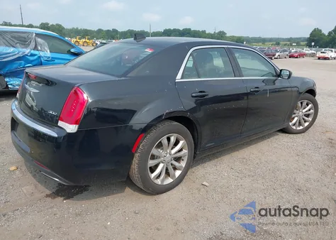 2018 Chrysler 300 Touring L Awd z USA, uszkodzony, nr VIN 2C3CCARG4JH229020